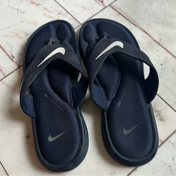 MEN'S NIB NAVY NIKE ULTRA COMFORT
THONG SANDALS - Picture 2 of 6